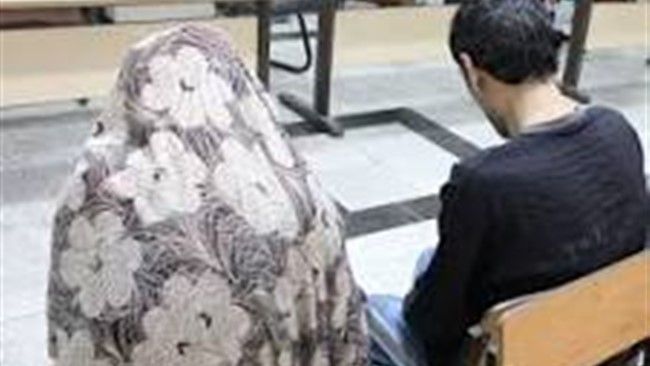 رئیس کلانتری ۱۵۰ تهرانسر از دستگیری سارق آرایشگاه‌های زنانه در منطقه تهرانسر با ۱۲ فقره سرقت خبر داد و گفت: سارق گوشی‌های سرقتی را به پسرش می فروخته است.