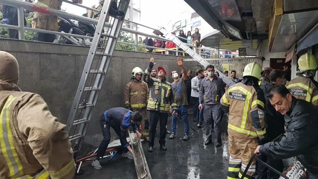 رئیس مرکز اورژانس تهران از وقوع آتش‌سوزی در یک مجتمع تجاری در محله نیاوران خبر داد.