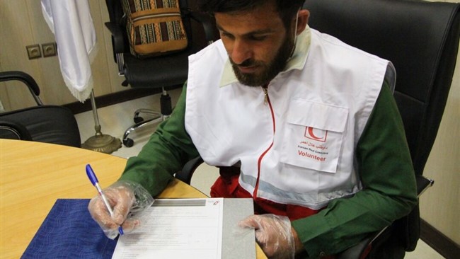 عنایت آزغ، جوان رامهرمزی که در حادثه آتش‌سوزی کلینیک سینا اطهر تهران جان ۱۰ نفر را نجات داد عضو داوطلبان جمعیت هلال احمر خوزستان شد.