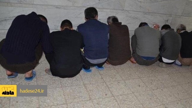 اعضای یک باند که با حفر تونلی 8 متری از داخل یک خانه در نجف آباد قصد پیدا کردن اشیای عتیقه داشتند از سوی نیروهای یگان حفاظت استان اصفهان دستگیر شدند.