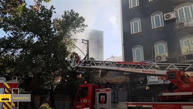 سخنگوی سازمان آتش‌نشانی و خدمات ایمنی شهرداری تهران از وقوع انفجار و حریق در یک ساختمان چهارطبقه در خیابان فخر رازی خبر داد.