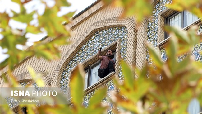 شنبه ۲۵ مردادماه فردی در هتل فردوسی تهران قصد خودکشی داشت که در نهایت با دخالت نیروهای آتش نشانی و نیروی انتظامی از این اقدام جلوگیری شد.