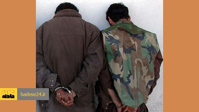 فرمانده انتظامی شهرستان کهنوج از دستگیری یک پدر و فرزندش که با اقدامات مجرمانه خود باعث اخلال در نظم و امنیت عمومی شهروندان شده بودند، خبر داد.