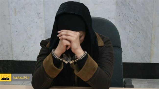 یک سارق زن که خود را مامور پلیس معرفی و به بهانه بازرسی، از کیف زائران سرقت می‌کرد دستگیر شد.