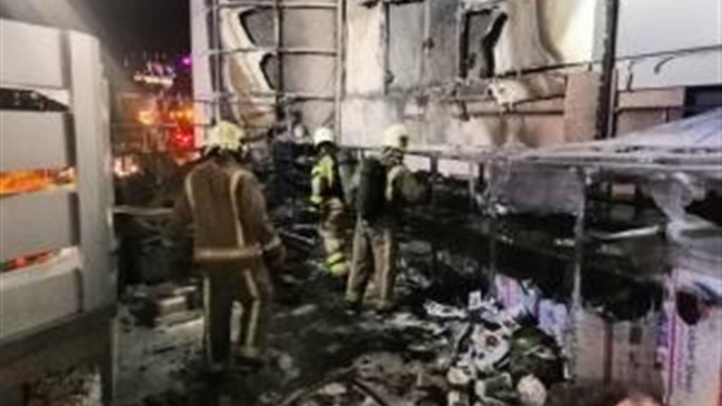 با تلاش آتش نشانان، آتش سوزی در بالکن یک مجتمع تجاری در تهرانپارس مهار و خاموش شد.