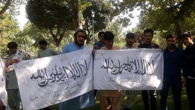 فرمانده انتظامی پایتخت از بازداشت و دستگیری 19 نفر از اتباع افغانی که در پارک ملت با پرچم گروهک ضدتروریستی حضور داشتند خبر داد.