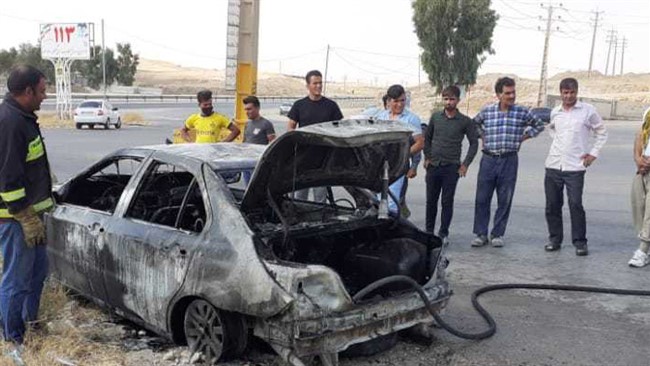 خودروی سواری دنا پلاس هنگام سوختگیری در یکی از جایگاه های سوختگیری شهر دهدشت دچار آتش سوزی شد.