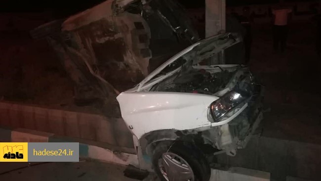 به دنبال برخورد شدید یک دستگاه خودرو پراید با تیر چراغ برق در نیشابور، راننده این خودرو به طور معجزه آسایی زنده ماند.