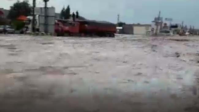 بر اثر بارش شدید باران در تالش و سیلابی شدن رودخانه یک پیرمرد ۷۵ ساله در روستای پیرهرات بخش اسالم و یک نوجوان ۱۳ ساله در بخش حویق جان باختند