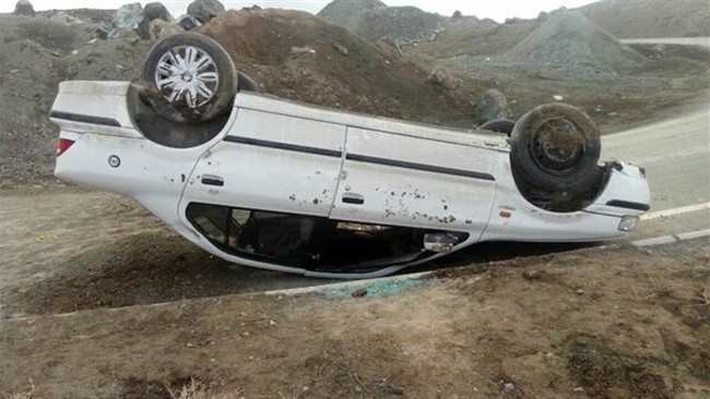 سخنگوی اورژانس آذربایجان شرقی از واژگونی خودروی سواری سمند دو کشته و سه زخمی برجای گذاشت.