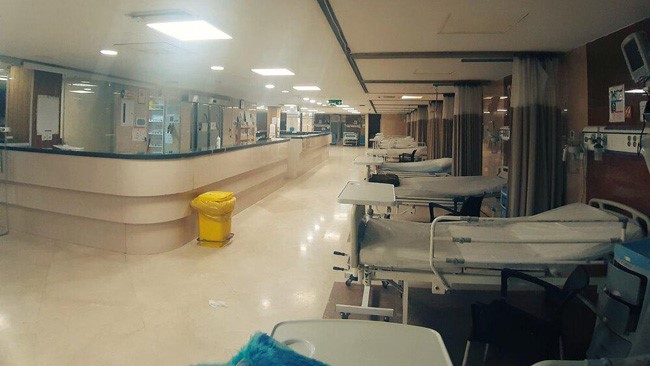 اکانتی که دراینستاگرام ادعا کرد از کادر درمانی بیمارستان سینا است با انتشار عکسی از بیمارستان با بیان این که از زمان شیوه بیماری کووید 19 تا امروز، اولین روزی بوده که خالی از بیمارشده است