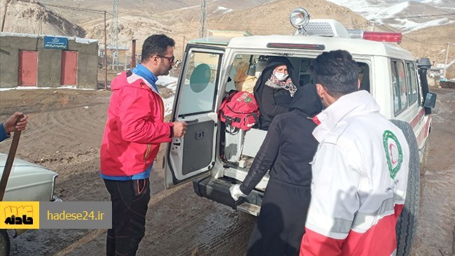 رئیس مرکز مدیریت حوادث و فوریت های پزشکی گلستان اظهار کرد: پس از وقوع زلزله بامداد امروز گلستان و بر اثر ترس از زلزله و در هنگام فرار، ۳۴ نفر مصدوم شدند.