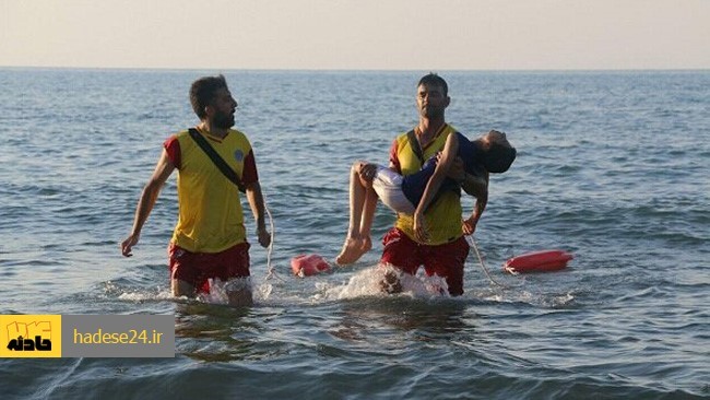 سه جوان مسافر که برای اجرای مرحله فینال بازی نهنگ آبی به آب‌های ساحلی محمودآباد آمده و خود را تسلیم امواج خروشان دریا کرده بودند جان خود را از دست دادند.