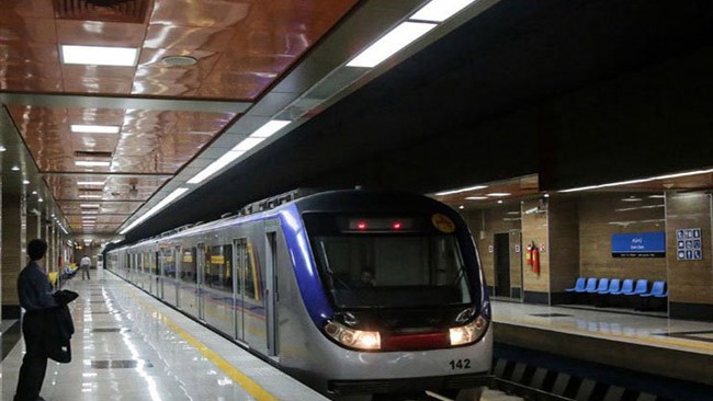 مدیر ارتباطات و امور بین‌الملل شرکت بهره‌برداری مترو تهران خبر خودکشی یک جوان در ایستگاه متروی تئاتر شهر را تکذیب کرد.
