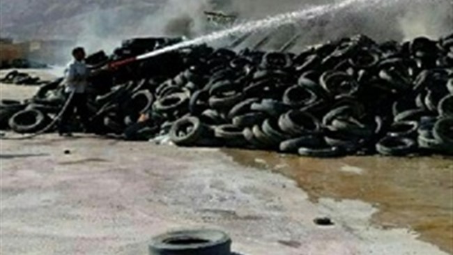 یک انبار ضایعات لاستیک در شهریار طعمه حریق شد .