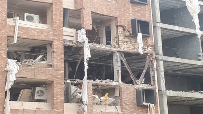 نشست گاز در یک مجتمع مسکونی 6 طبقه در منطقه کیانپارس اهواز، موجب انفجار مهیب در این مجتمع و برجای ماندن چند مصدوم و مفقود شد.