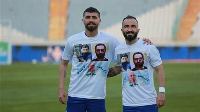 در جریان بازی استقلال و سایپا محمد دانشگر و داریوش شجاعیان در اقدامی پسندیده عکس سه پیشکسوت فوتبال ایران که به کرونا مبتلا شده‌اند را روی پیراهن خود به نمایش گذاشتند.