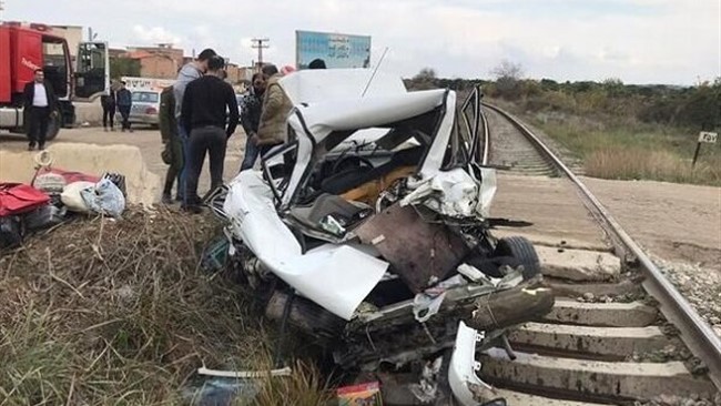 رئیس پلیس راه‌آهن کرمانشاه از وقوع سانحه بین یک دستگاه پراید با قطار باری در شهرستان هرسین خبر داد که مصدوم شدن شدید راننده سواری انجامید.