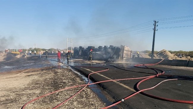 مدیرعامل سازمان آتش‌نشانی بندرعباس از واژگونی کامیون حامل سوخت در جاده بندرعباس به میناب خبر داد.