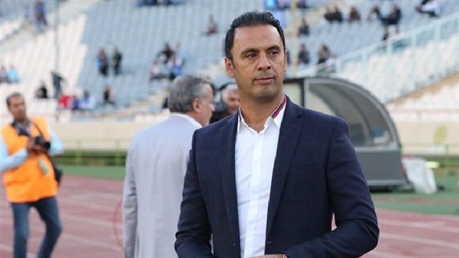 کاپیتان سابق آبی‌ها پس از حضور مصطفی آجرلو در باشگاه استقلال بدون حتی یک تقدیر خشک و حالی از این تیم کنار گذاشته شد.