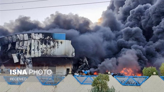 روابط عمومی مجموعه صنعت غذایی طبیعت از وقوع آتش سوزی گسترده دراین مجموعه خبرداد و گفت: آتش سوزی از بامداد امروز شروع و منجر به بروز خسارت سنگین به بخش تولید و بسته بندی چای و همینطور بسته بندی روغن و انبارهای این مجموعه شده است.