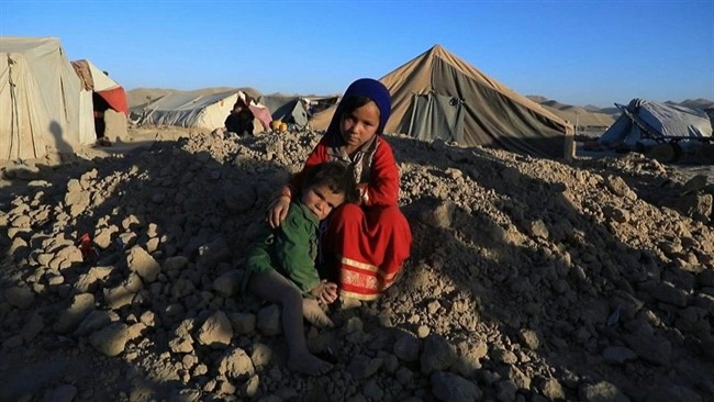 خبرگزاری فرانسه در گزارشی تکان دهنده از غرب افغانستان ضمن اشاره به وضعیت اقتصادی بحرانی در این کشور زندگی خانواده‌هایی را روایت کرده که مجبورند برای امرار معاش و نجات از گرسنگی دختران خود را بفروشند.