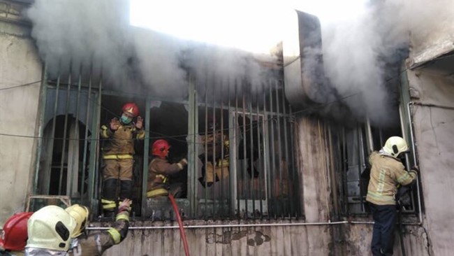 آتش‌سوزی یک منزل مسکونی در پی بازیگوشی کودکان در شیراز مهارشد.