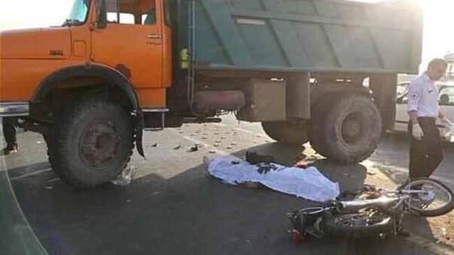 تصادف یک دستگاه خودروی سواری پژو با کامیون در شهرستان مانه و سملقان چهار نفر کشته برجای گذاشت.