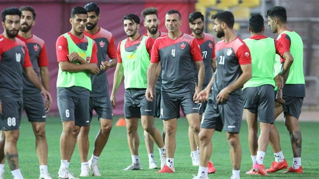 باشگاه استقلال تاجیکستان اعلام کرد که وحدت هانانوف و منوچهر صفروف به پرسپولیس منتقل شده اند.