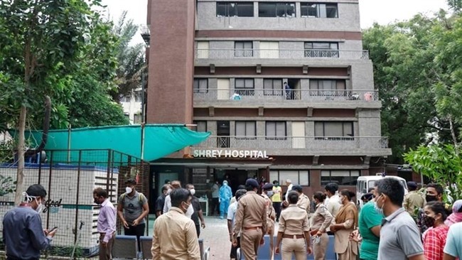 در حادثه آتش سوزی در بیمارستانی در هند چهار نوزاد جان خود را از دست دادند.