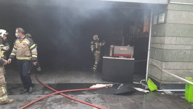 مدیرعامل سازمان آتشنشانی کرمانشاه از آتش سوزی برج مسکونی در محله سه راه 22 بهمن کرمانشاه خبر داد.