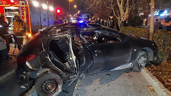 برخورد شدید یک دستگاه خودرو سواری با یک اصله درخت در بزرگراه شهید حکیم، باعث مرگ یکی از سرنشینان این وسیله نقلیه شد.