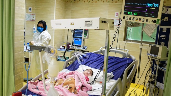 امدادگران اورژانس هوایی به یاری کودک ۲ ساله که دچار مسمومیت ناشی از سم کشاورزی شده بود، شتافتند.