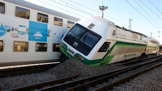 معاون حمل و نقل شهرداری تهران ابعاد حادثه برخورد دو قطار در ایستگاه چیتگر را تشریح کرد.