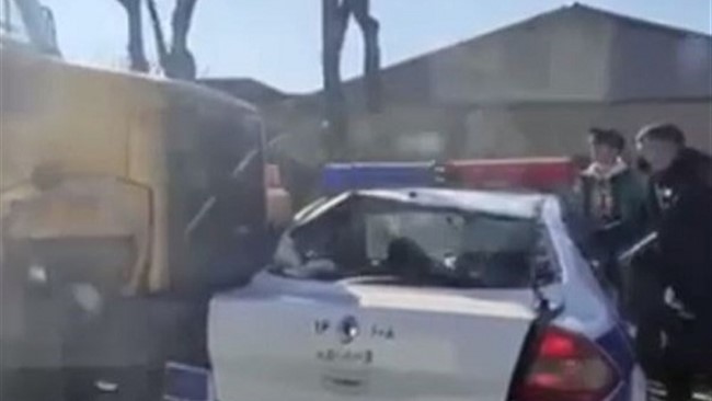 رئیس پلیس راهور تهران بزرگ جزئیات تصادف شدید کامیون با خودروی پلیس راهور را در بزرگراه بعثت تشریح کرد و گفت: تیم راهور برای جلوگیری از برخورد صددرصدی کامیون با عابران‌پیاده و برای متوقف کردن کامیون اقدام به سد کردن مسیر و راه با خودروی پلیس کرد.