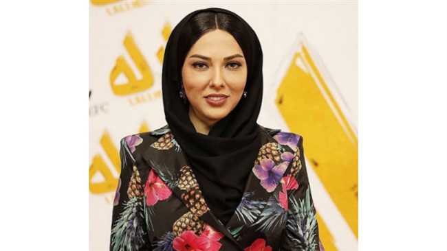 لیلا اوتادی در مراسم اکران خصوصی فیلم لاله حضور یافت و با طرحی لباس خاص خود در فضای مجازی مورد توجه قرار گرفت.