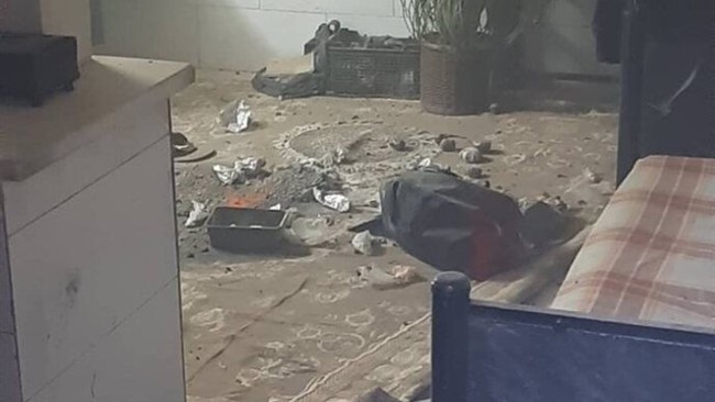 فرمانده انتظامی شهرستان  پارس آباد  از انفجار مواد محترقه در منزل مسکونی خبر داد و گفت: این حادثه ۴ مجروح برجای گذاشت.