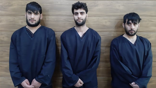 رئیس پلیس آگاهی استان البرز، گفت: اعضای باند سارقان منزل که سابقه سرقت در چندین استان را داشتند، توسط پلیس آگاهی البرز دستگیر و تصویر بدون پوشش آنها برای شناسایی مال باختگان منتشر شده است.