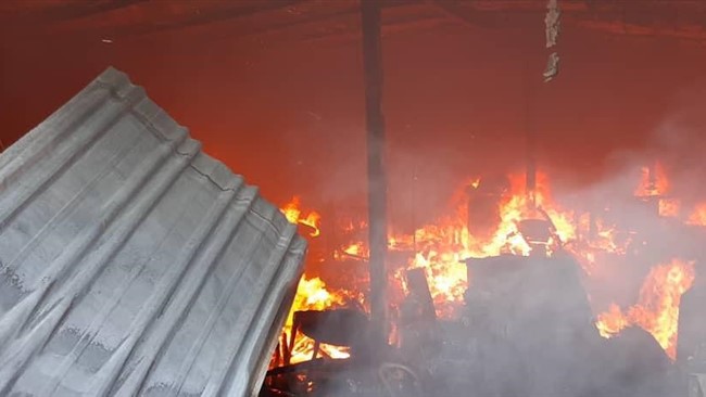 سخنگوی اورژانس کشور از کشته شدن ۶ نفر به دلیل حریق در یک کارگاه مبل‌سازی در پردیس خبر داد.