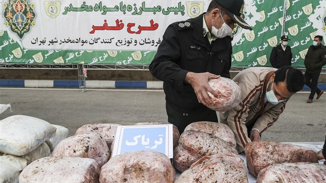 فرمانده انتظامی تهران بزرگ از کشف بیش از ۱۲۰۰ کیلوگرم مواد مخدر و دستگیری ۳۵ قاچاقچی دانه درشت در پایتخت خبر داد.