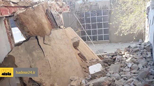 مدیر عامل آتش‌نشانی مشهد گفت: بر اثر گودبرداری غیراصولی، یک ساختمان مسکونی دو طبقه در بلوار عبدالمطلب این شهر فرو ریخت و خسارات مالی فراوان برجای گذاشت.