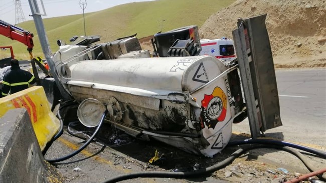 سخنگوی سازمان آتش نشانی شهرداری تهران از واژگون شدن یک تانکر حمل سوخت در جاده لشگرک خبر داد.