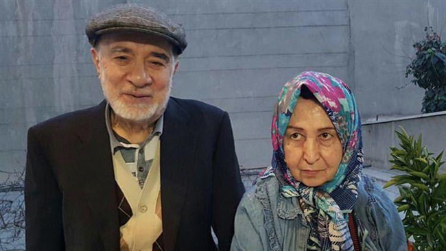 میرحسین موسوی و همسرش زهرا رهنورد واکسن کرونا دریافت کردند.