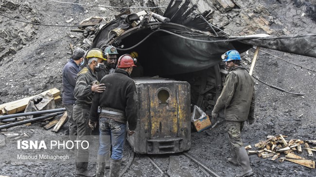 افتادن واگن روی پای یکی از کارگران معدن زغال‌سنگ طزره دامغان، سبب مصدومیت این فرد شد.