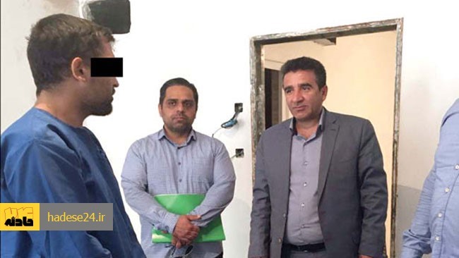 جوان 31 ساله معروف به «کرکس موتورسوار» که با تشکیل باندی شش نفره، به کودکان و نوجوانان تعرض می کرد، سپیده دم امروز در زندان مشهد برای اجرای حکم اعدام پای چوبه دار رفت.