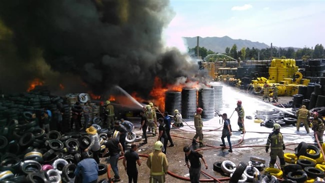 سخنگوی سازمان آتش نشانی و خدمات ایمنی شهرداری تهران از حریق گسترده در یک بارانداز در مشیریه خبر داد.