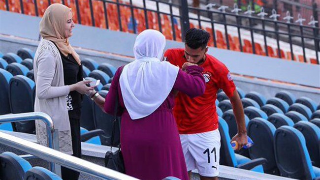 اقدام تحسین برانگیز فوتبالیست مصری در صفحات مجازی واکنش‌های زیادی را به همراه داشت.