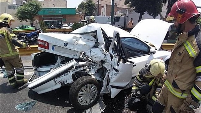 رئیس پلیس راه استان اصفهان از تصادف یک دستگاه سواری سمند با مینی بوس در محور  چادگان-داران  و فوت یک نفر و مجروح شدن ۴ فرد دیگر خبر داد.