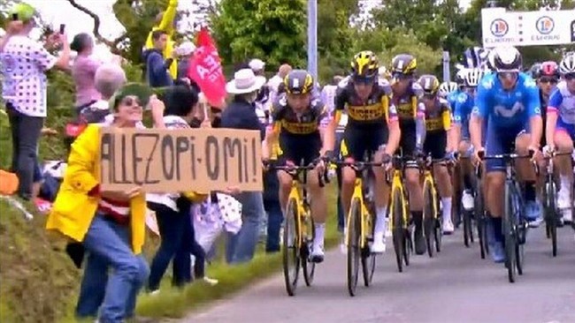 یک دوچرخه سوار برای معالجه از این رقابت خارج شد و 8 سوار دیگر از سوی کادر پزشکی رقابت تور دو فرانس تحت معالجه قرار گرفتند.
