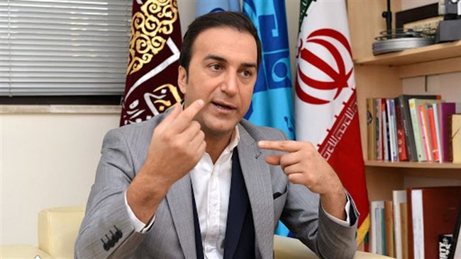 مهدی واعظی مجری یکی از برنامه های تلویزیونی گفت: با من تماس گرفتند و گفتند فعلاً لازم نیست دیگر به برنامه بیایم. در واقع تعلیق شده‌ام. تا جایی که می‌دانم، قرار شده برنامه سلام تهران هم فعلاً بخش ورزشی نداشته باشد